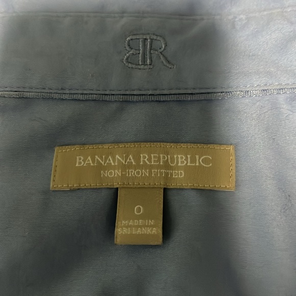 ⭐️ BANANA REPUBLIC Non-Iron Fitted Button Down Long Sleeve Top ⭐️ - Picture 5 of 5